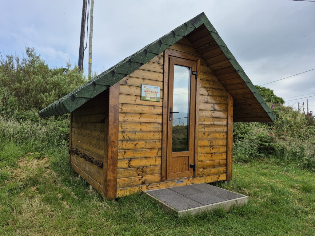 how to build a bee bed cabin